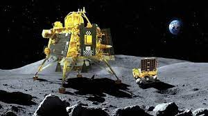 चंद्रयान-3 ने चांद की नई PHOTOS भेजीं:कल शाम 6 बजकर 4 मिनट पर लैंड करेगा, ISRO ने कहा- सभी सिस्टम सही काम कर रहे